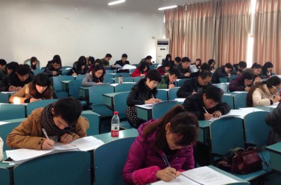 专科生迎来好消息，2022年或免试就读全日制本科，学生半喜半忧