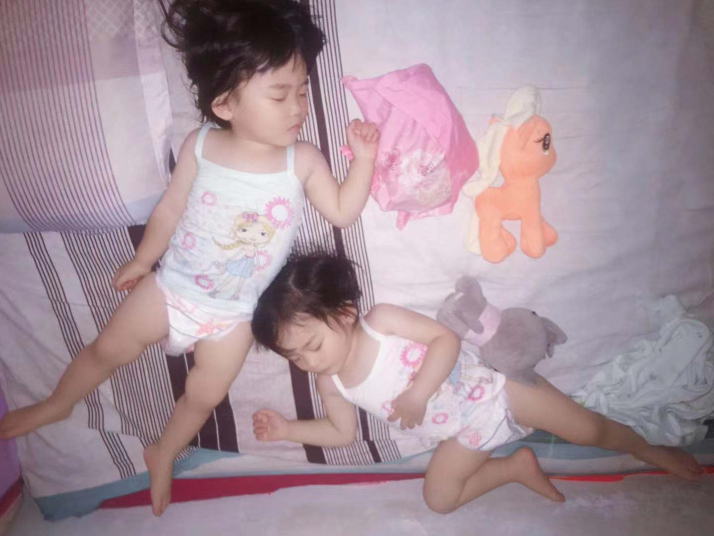 这才是真正的双胎日常，你知道吗？