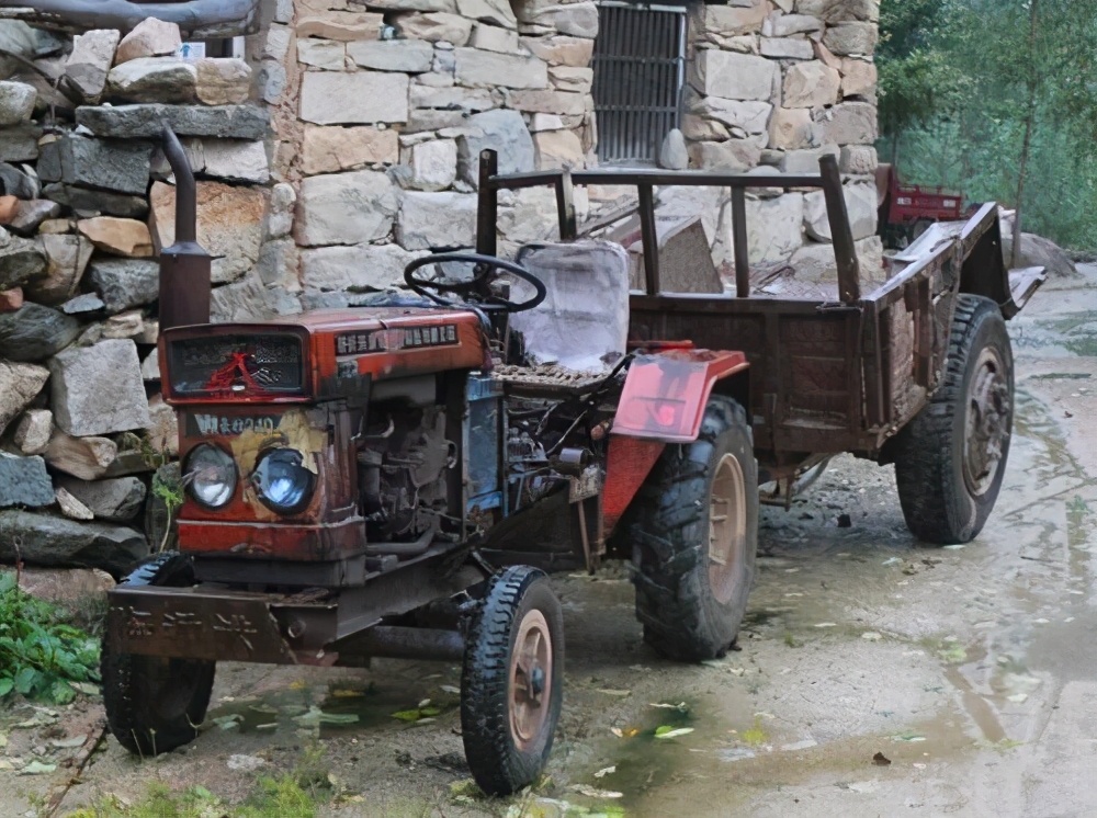 农村回收废旧拖拉机怎么赚钱？进入门槛高吗？其实做什么都不容易
