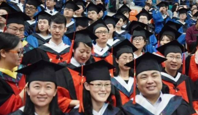 本科生迎来好消息！上大学可免学费还有生活补贴，多地已开始实行