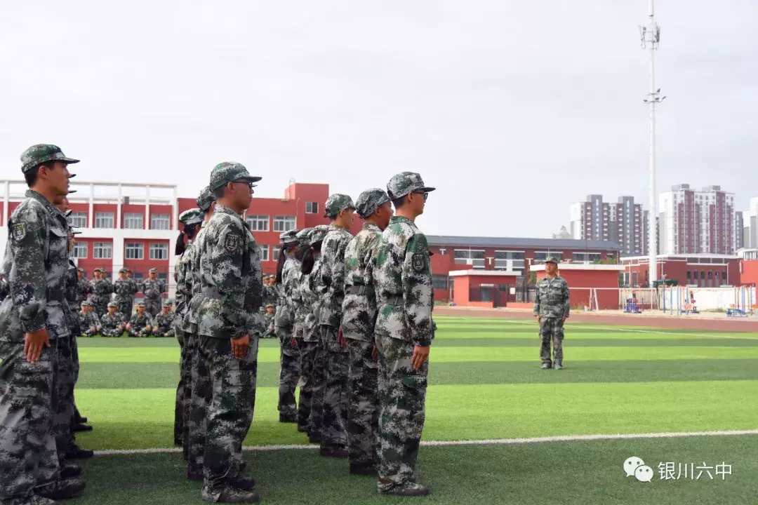银川六中举行2019级高一新生军训汇报表演暨总结表彰大会