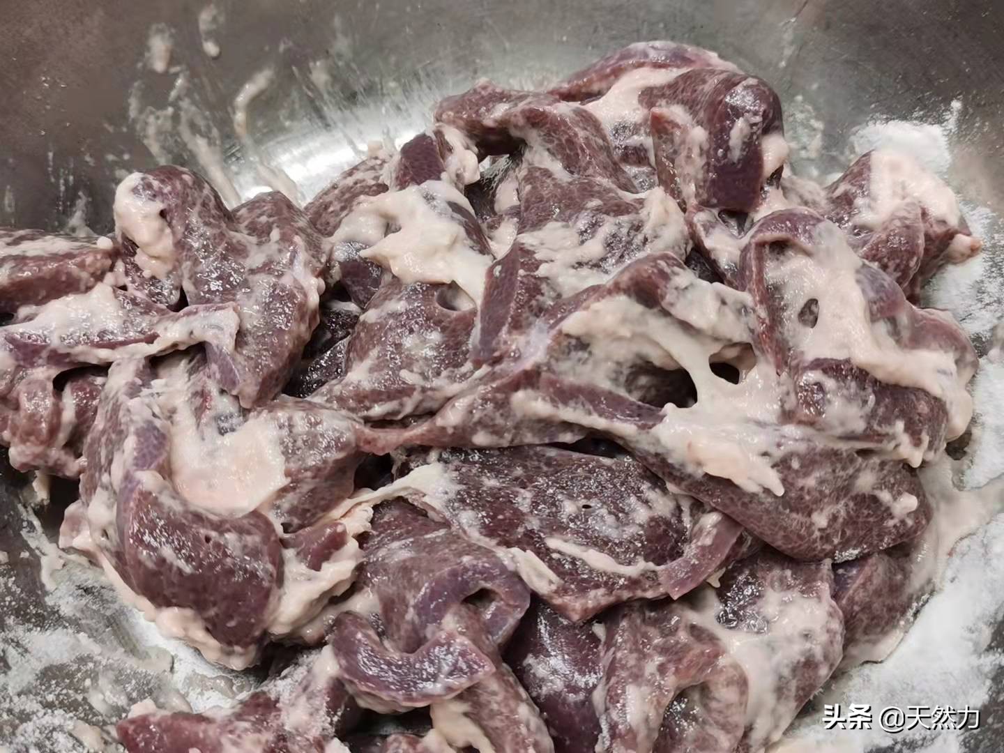猪肝汤怎么做才好喝？掌握正确的方法，汤体清澈，猪肝滑嫩无腥味