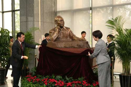 国务院总理、大学校长、国际数学大师，这些