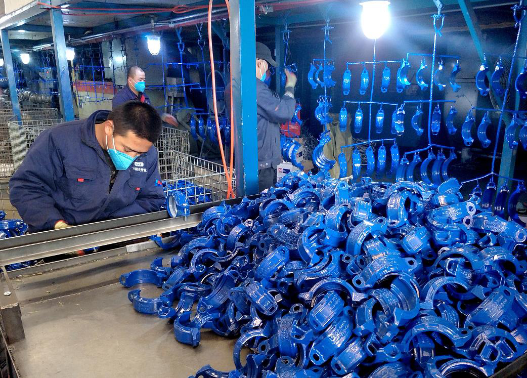 为了就业率，有些职校把学生实习做成了生意