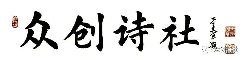 军姿飒爽，步伐铿锵，学子如潮涌动连排浪。