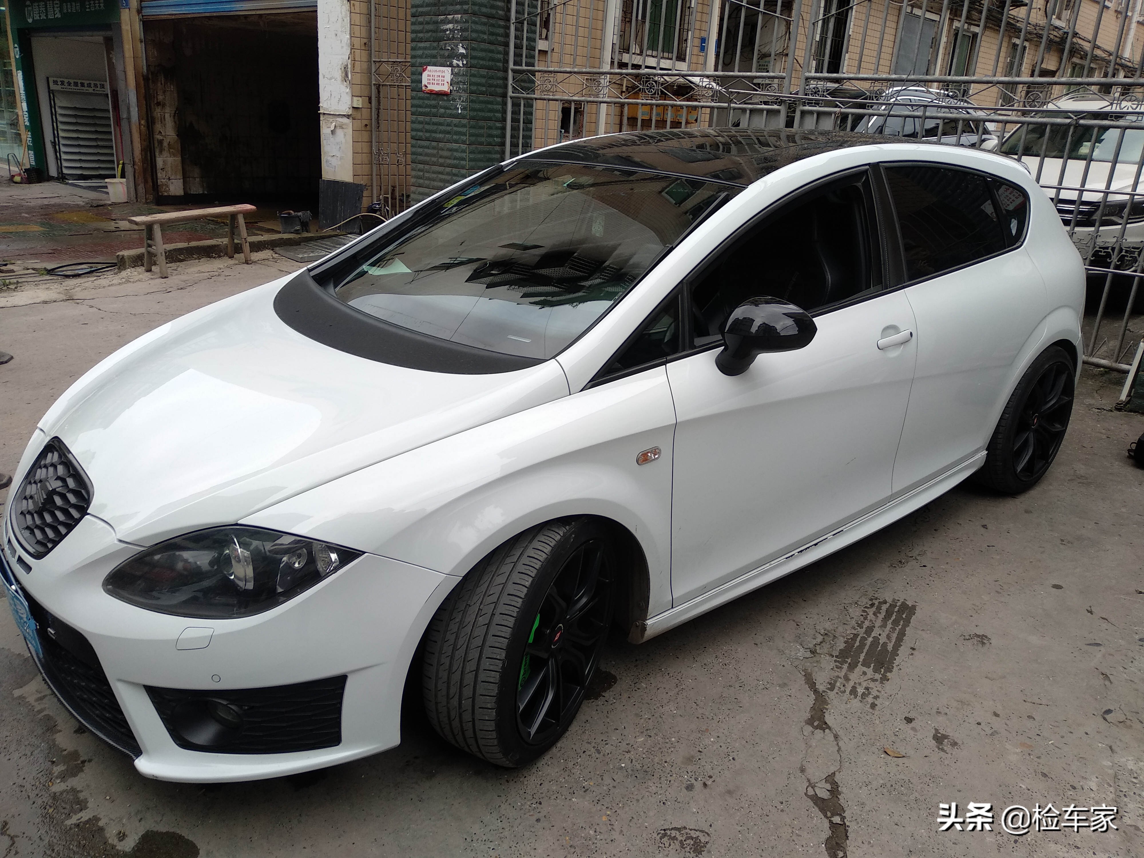 大众西雅特LEON车主的痛！开7年掉价25万，网友：小众车的代价