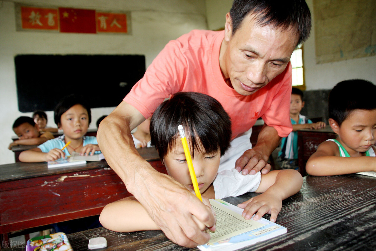 民办教师待遇不输公办，年薪20万起，提供住宿