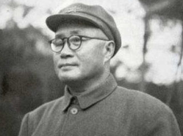 1932年刘伯承担任红校校长，17年后，当年手下连长已成“战神”