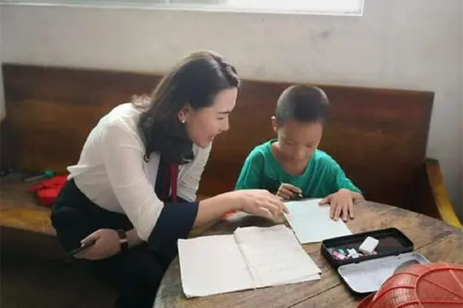 初一女儿考14分回家，父母为其鼓掌，鼓励才能创造奇迹