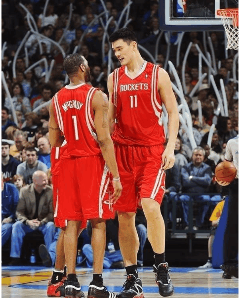 为什么nba球员小腿比较细(NBA球员小腿有多细？KD超细小腿美如画，奥胖小腿和身材形成对比)