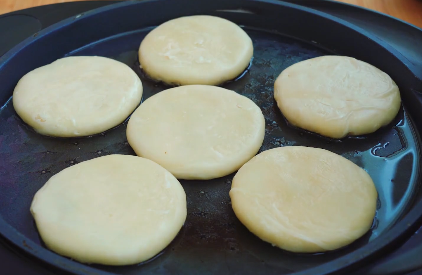 油酥饼的做法（教你做出香甜酥脆咬一口直掉渣）