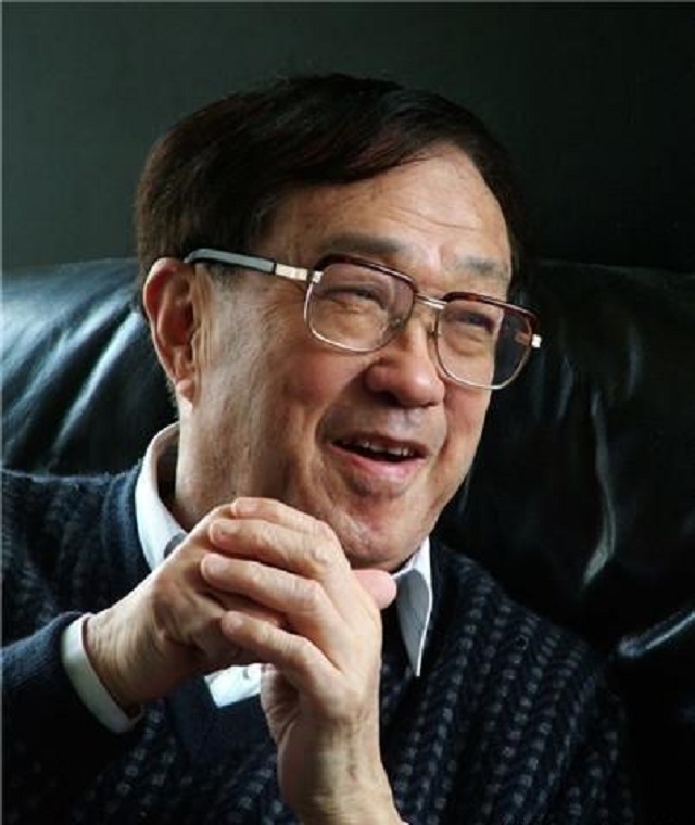 名导谢晋：双亲自尽，4个孩子3个智力低下，将一生奉献给电影