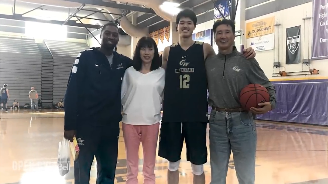 渡边雄太为什么能留在nba(起点落后于周琦的渡边雄太，为何能在NBA立足？这件事中国篮球人应该想想清楚)