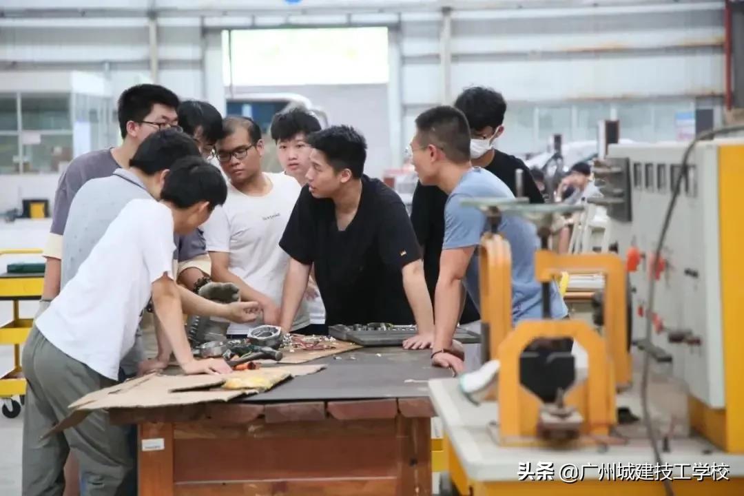 专业介绍（初中起点）| 学新能源技术，做汽车行业的先锋