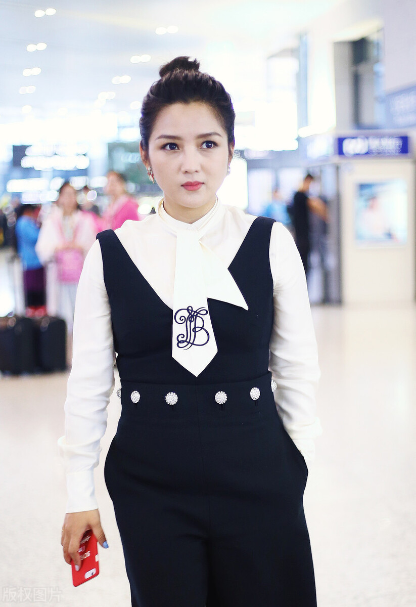 超女何洁的劲爆情史，和释小龙分手后高调嫁人，与前夫互爆黑料