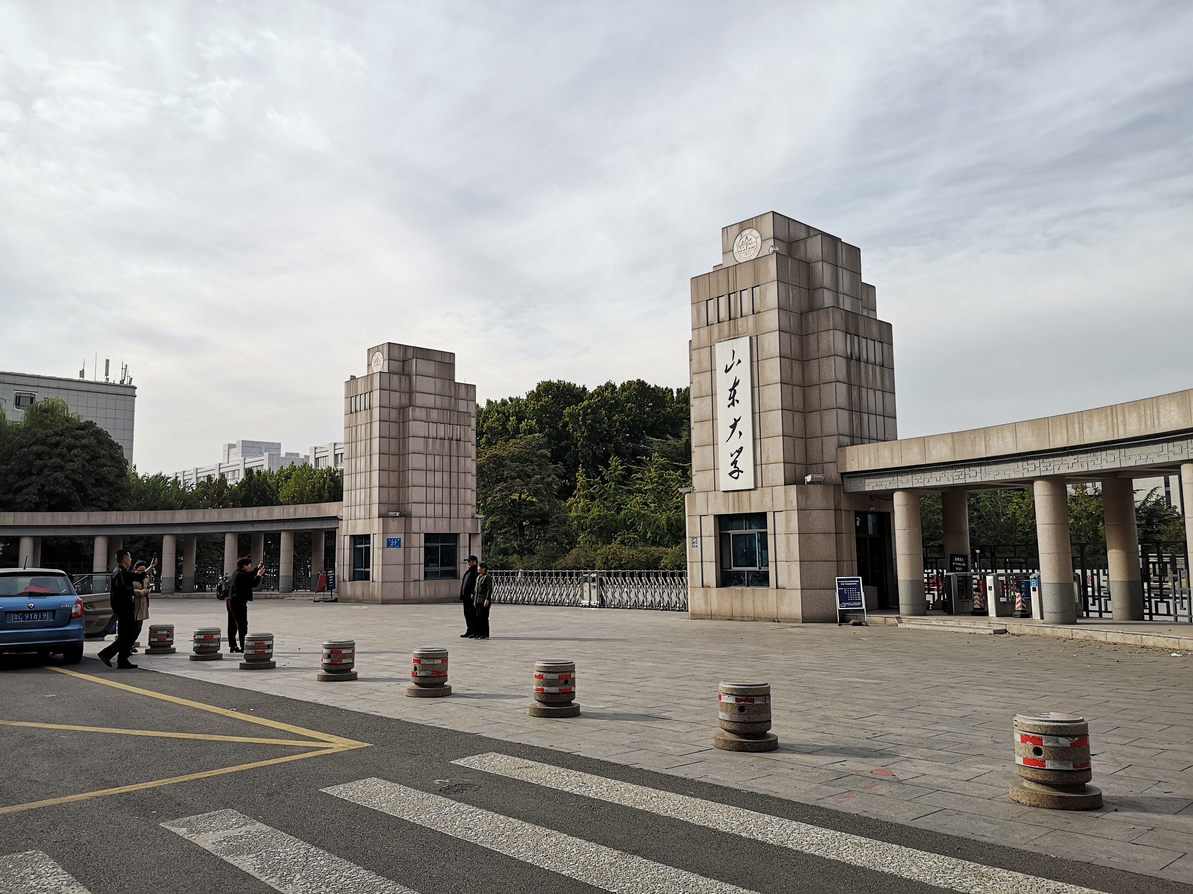 除山大，青岛科技大学也有青科大系，山师山农山科大出了多位富豪
