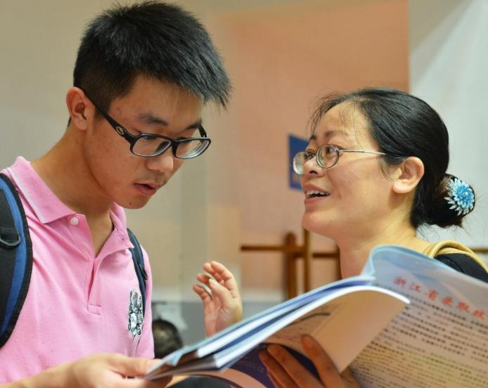 考生高考成绩500分左右，可优先选择这三个专业，毕业将有铁饭碗