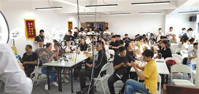 探访直播带货第一村：7天速成网红 有人1天赚十几万