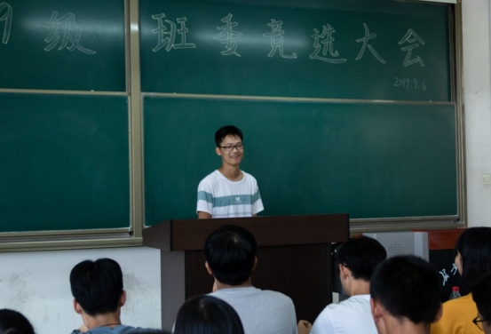 大学班级至少有10名班委，“最值得”竞选的，并不是班长