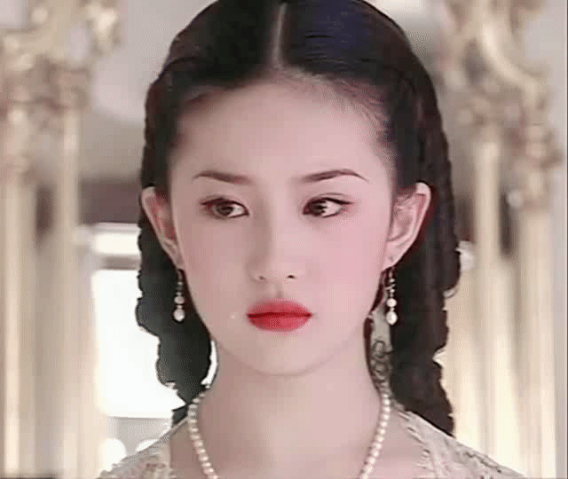 《第一炉香》：女学生葛薇龙为什么自甘堕落，沦落成高级交际花？