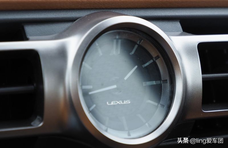 2021年雷克萨斯IS 300 AWD：运动型三厢车