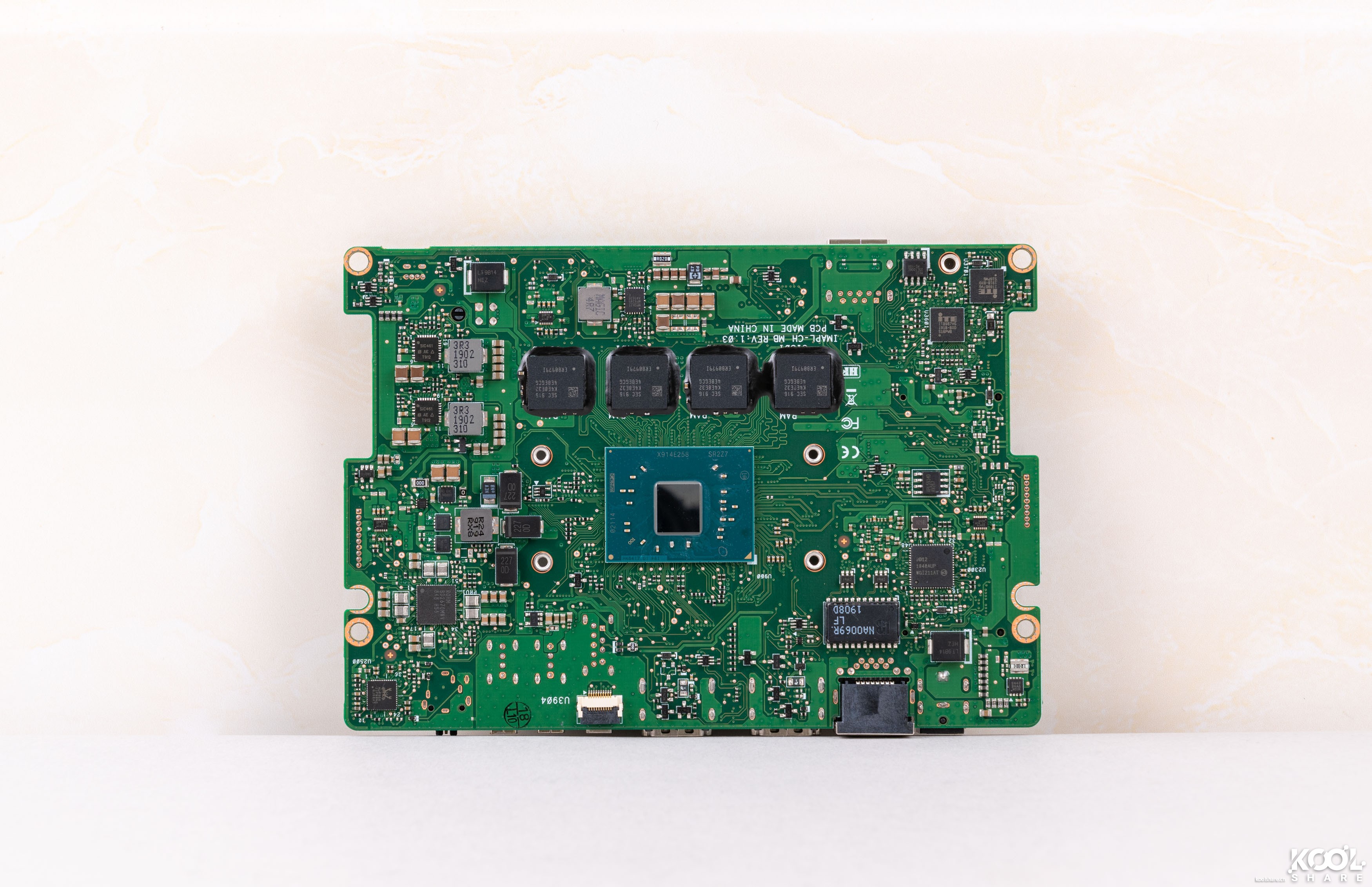 Intel NUC8CHK Chaco Canyon 开箱拆解评测