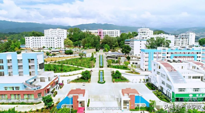 牛！云南临沧这所高中：700多人被985、211高校录取，23进前100名