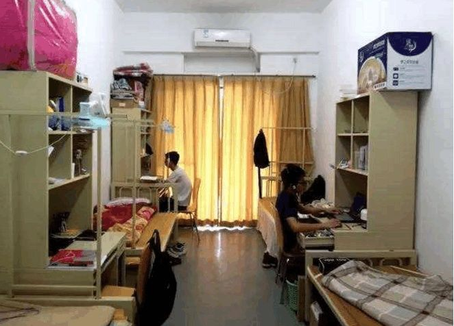 985名校宿舍被“嫌弃”，环境又破又差，新生看完不太想住了