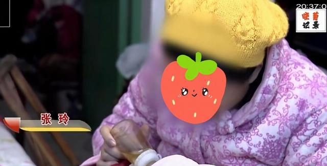 湖南一女大学生因爱精神失常，和街边50岁流浪汉生孩子，母亲崩溃