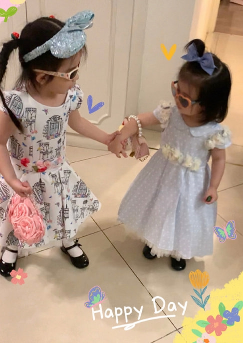 方媛晒一家四口过万圣节，郭富城点赞互动秀恩爱，俩女儿扮相可爱