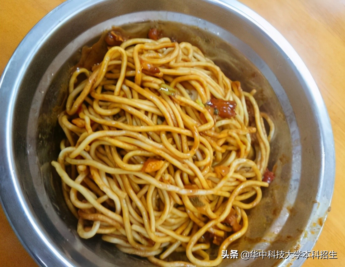 神仙配置！坐拥36个食堂和4个地铁站，湖北“最壕”大学来了！