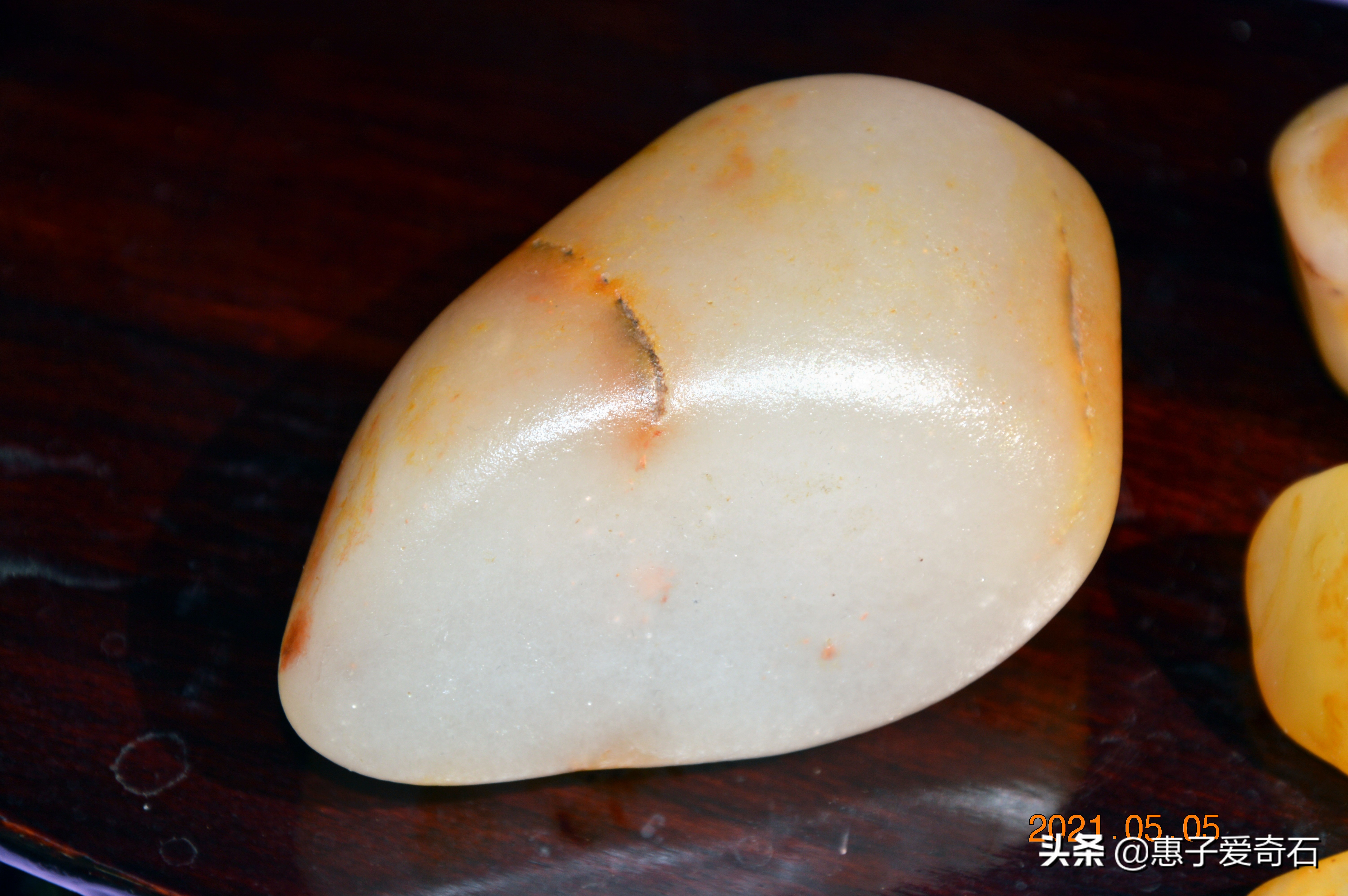 陕西黄龙玉~多彩的玉石