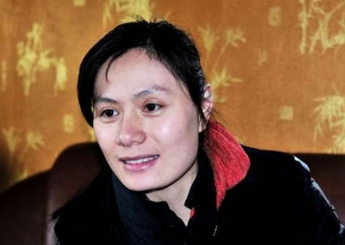 14岁辍学打工，刘丽靠洗脚供百位贫困生，2010年感动中国后如何了