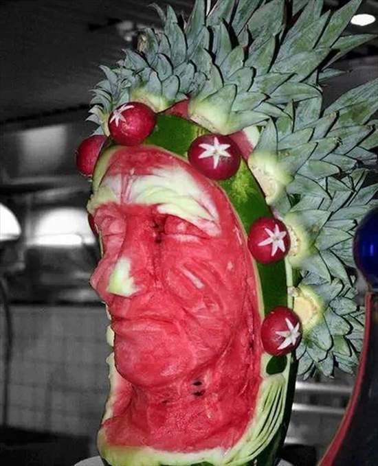 吃掉太可惜的《蔬果雕刻》除了花朵和动物也可以雕出风景画