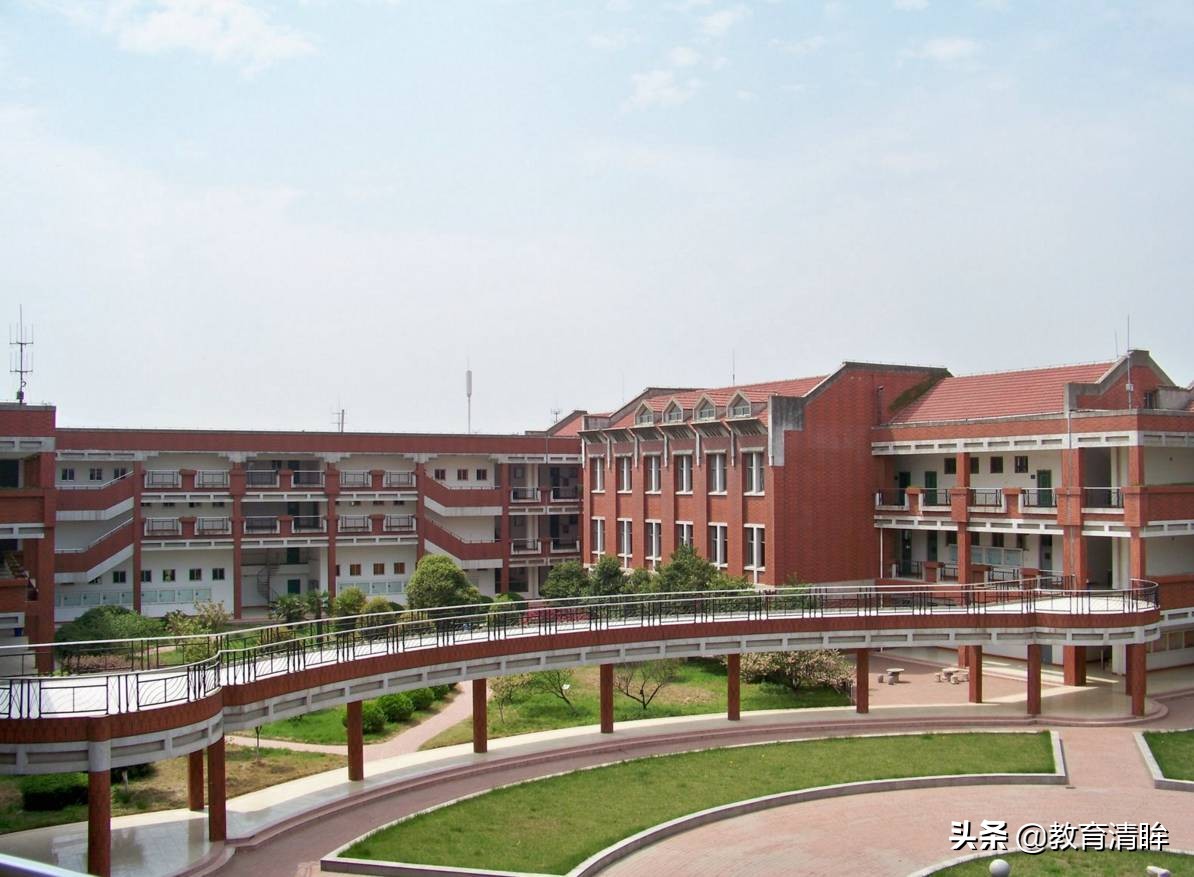 南京唯一一所民办本科院校，实力不一般，985大学教授任首任校长