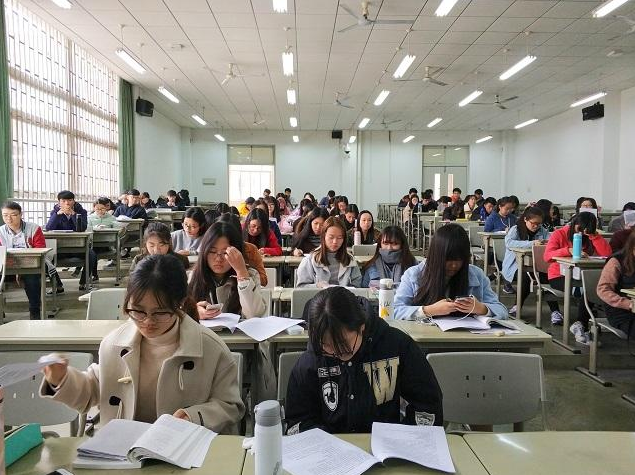 大学就读期间，如出现挂科和重修的情况，会被“记入档案”？