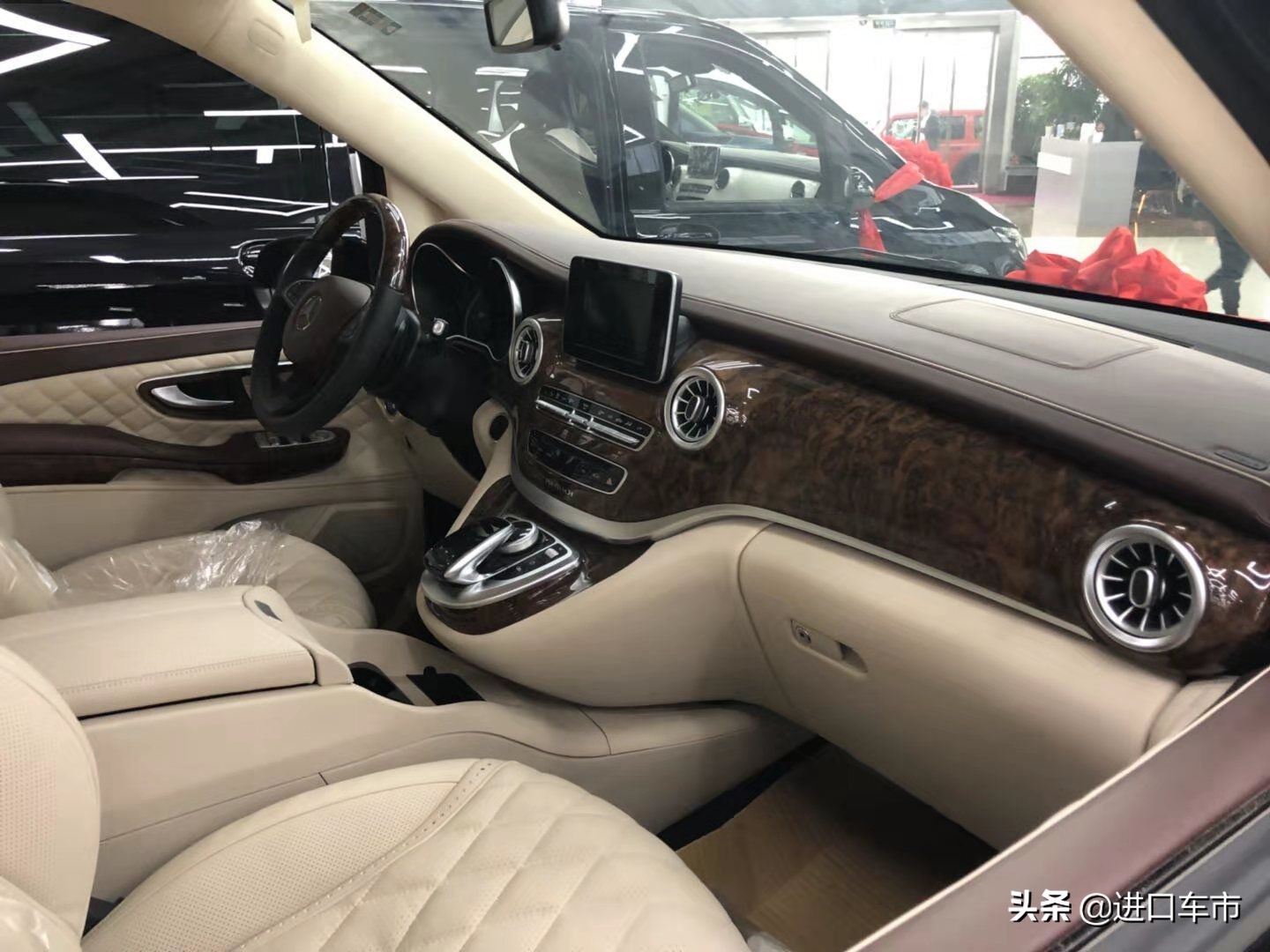奔驰迈巴赫V250，高端商务车空间大、配置豪华、乘坐舒适