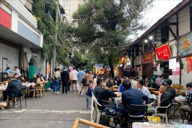 成都这家面馆规矩太多，担担面只能点1两，有人专门坐飞机来吃