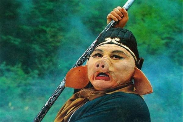 仅打破云栈洞两扇门，为何八戒就说悟空犯了死罪？悟空的回答更绝