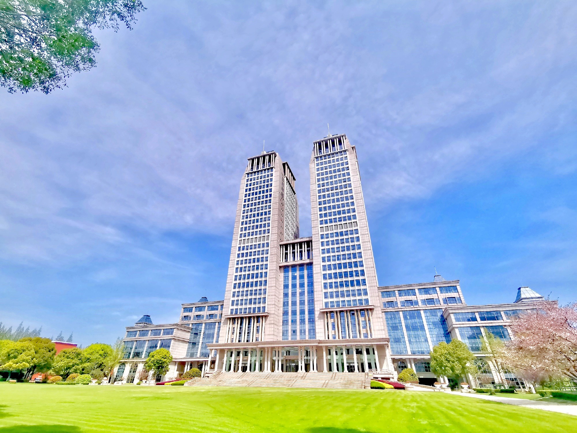 大学纷纷去追捧，学生频频被误导，大学排行榜的功与过