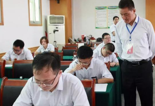 留学6年的海归吐槽各银行笔试：英语专八也只能选C，上柜也太难了