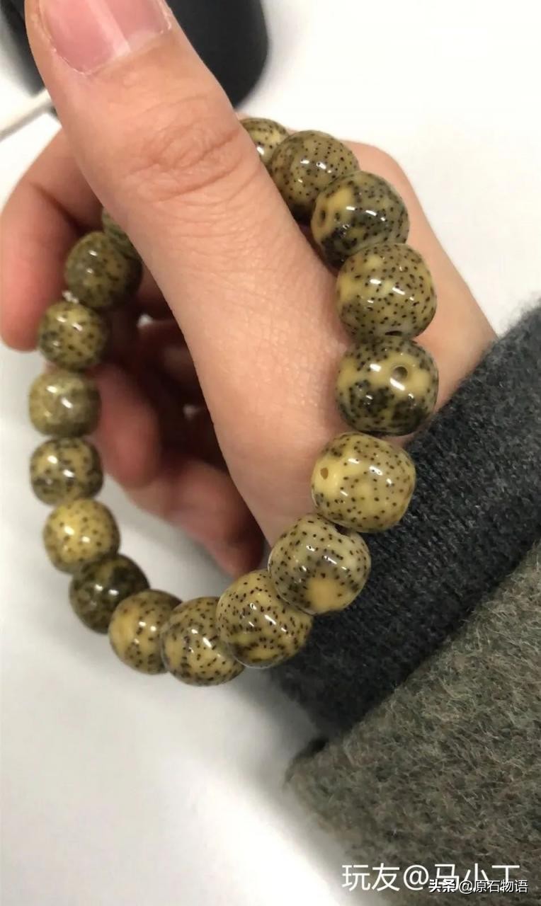 星月菩提开片(星月菩提就个树籽而已,几十张轮番忽悠,就不信你不服!