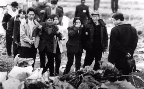 1992年桂林空难141人丧生，40吨飞机残骸无影无踪，现场疑点重重