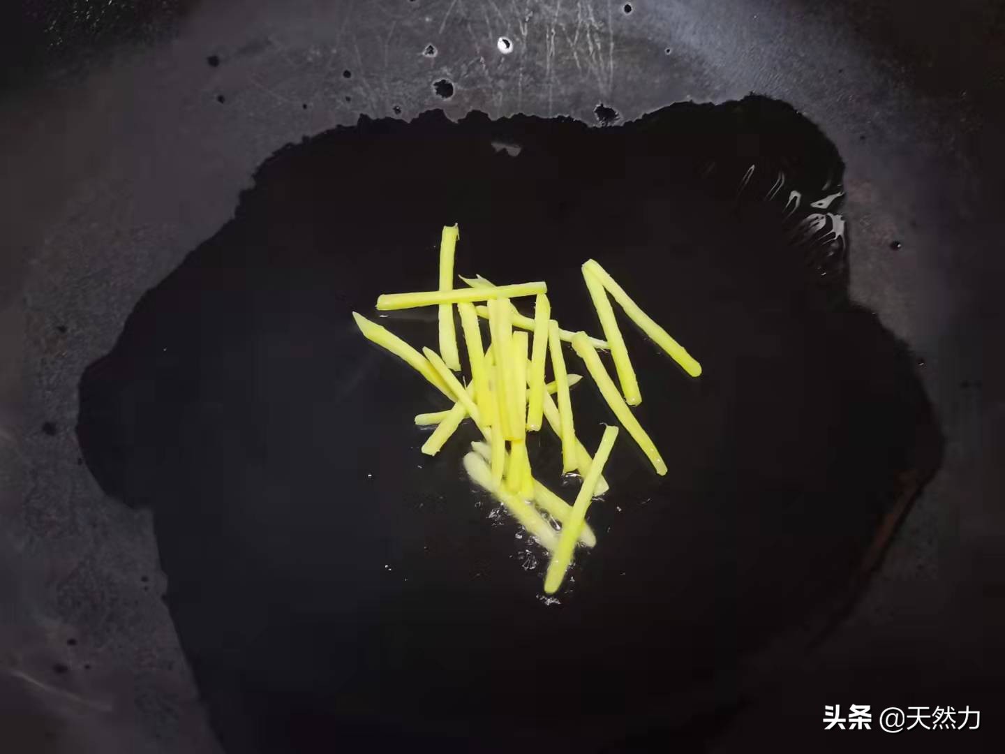 猪肝汤怎么做才好喝？掌握正确的方法，汤体清澈，猪肝滑嫩无腥味