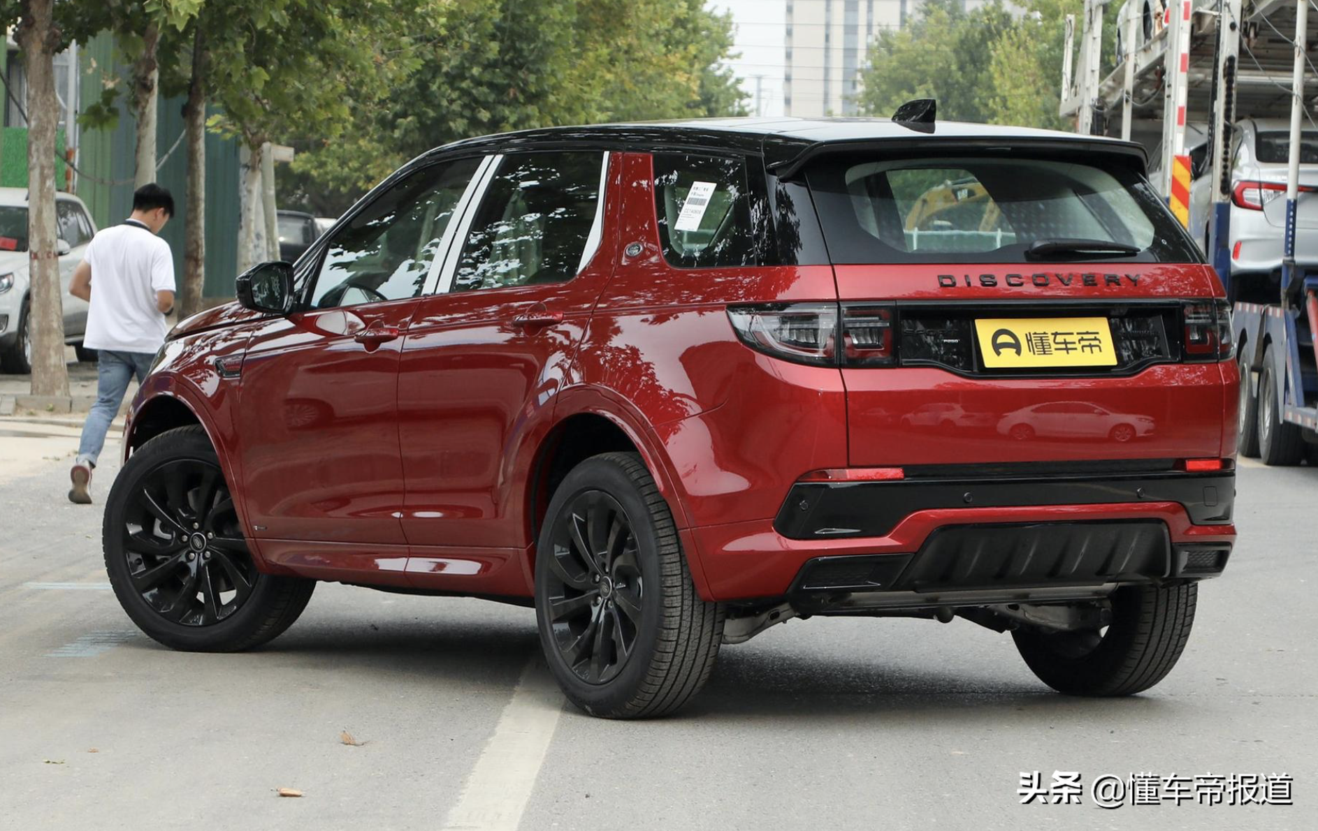 新车 </p><p>　　 售35.68万元起，2022款路虎发现运动版实车亮相，配置升级