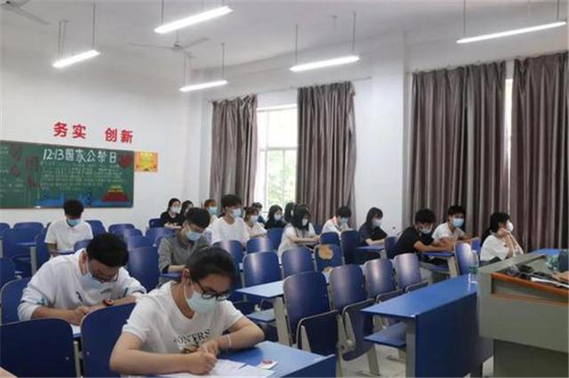 老师极力劝学生走“单招”，家长却不看好，走单招和高考有何区别