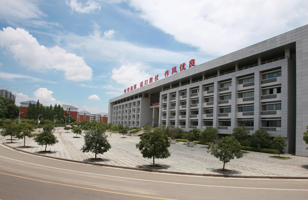 湖南最难考的大学，分数线看齐清华北大，不用学费包就业