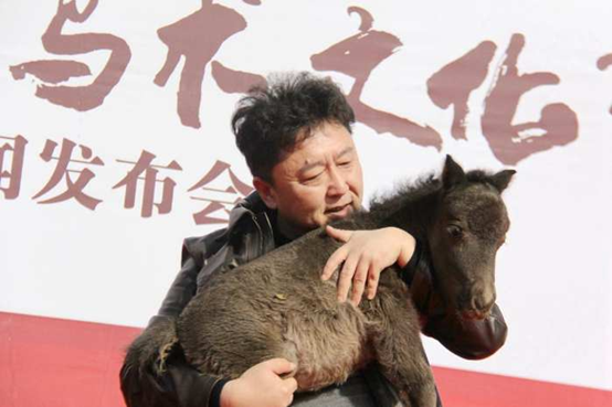 于谦和他的小矮马：郭德纲说于谦这一辈子真值了，是玩儿界的大咖
