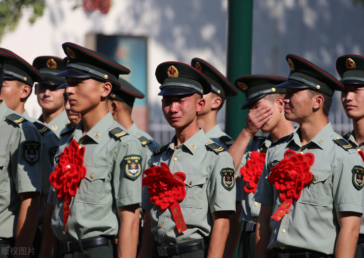 小张在部队当兵五年,犹豫要不要留队,我给他讲了五点