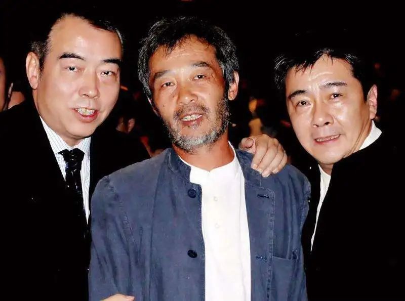 田壮壮是于蓝的儿子,丰厚的家学渊源让张艺谋自愧不如,而他在艺术上的